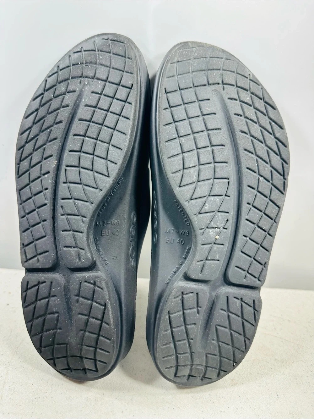 OOFOS OOahh Sport slides size 9